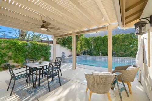 51915 Avenida Alvarado, La Quinta CA  92253-3190 exterior