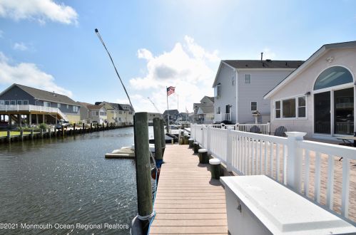 258 Teakwood Dr, Berkeley Township NJ  08721-3122 exterior