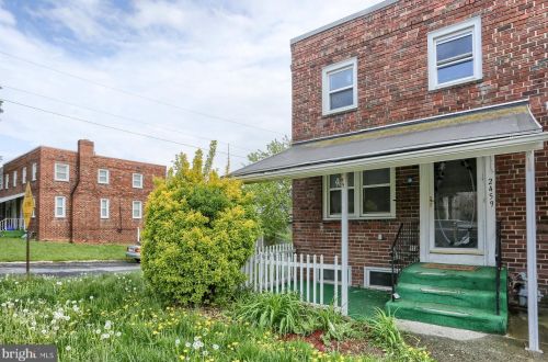 2459 Derry St, Harrisburg, PA 17111-1142