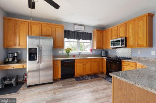 6465 Ashby Grove Loop, Haymarket VA  20169-3211 exterior