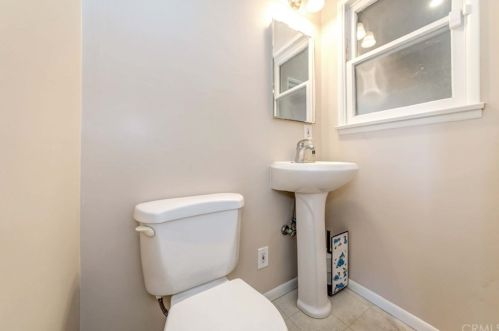 1740 Hickory Ave, Torrance CA 90503-7219 exterior