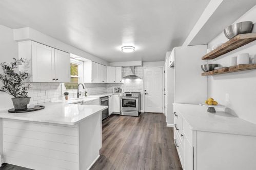 1858 Gary Ln, Green Bay, WI 54303-2643