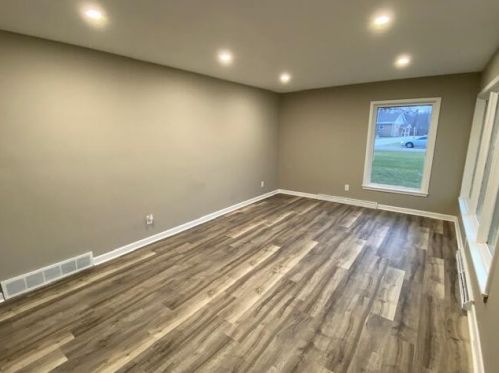 9421 11th Ave, Kenosha, WI 53158-4915