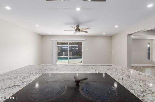 7332 17 Ave, Phoenix AZ 85085-6300 exterior