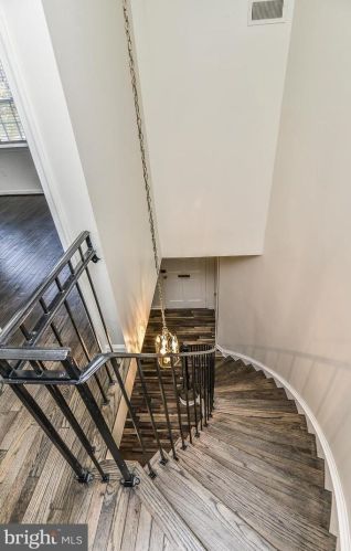 6002 Stoneygate Ct, Springfield VA  22152-1734 exterior