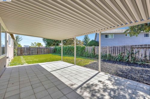3877 Harbor St, West Pittsburg CA  94565-6137 exterior