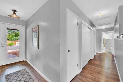 311 Edgewood Dr, Vacaville CA  95688-3602 exterior