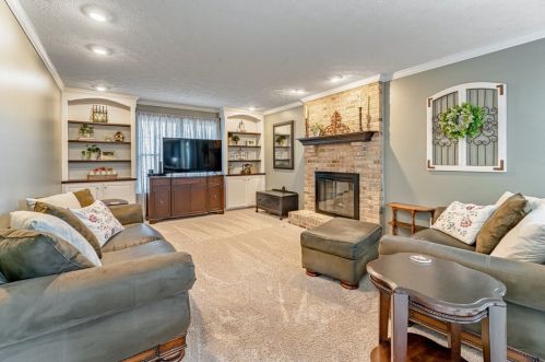 256 William Dr, Canonsburg, PA 15317-5221