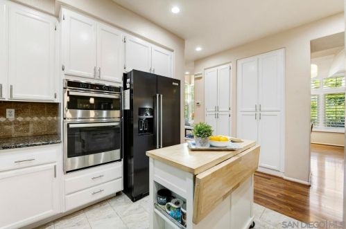 4712 Bryce Cir, Carlsbad CA  92008-4289 exterior