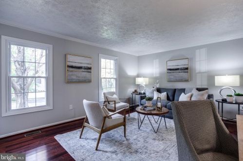 9540 Locust Hill Dr, Great Falls, VA 22066-2021