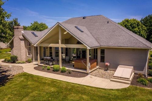 682 Lorenwood Dr, Hermitage, PA 16148-8806