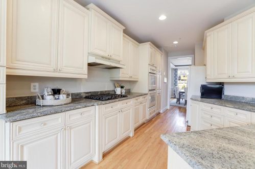 12158 Chancery Sta Cir, Herndon VA 20190-5803 exterior