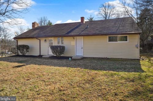 32 Pine St, Newtown Square, PA 19073-3340