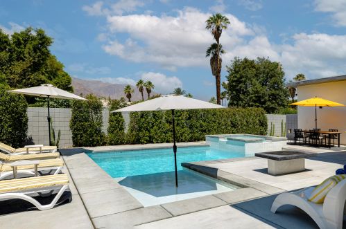 1507 San Jacinto Way, Palm Springs CA  92262-5807 exterior