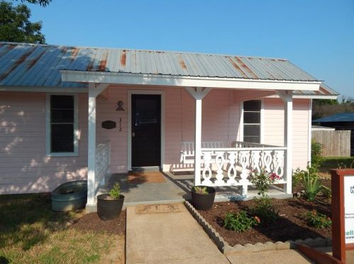 312 College St, Georgetown TX  78626-5105 exterior