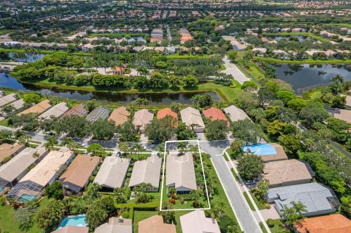 6657 Hawaiian Ave, Boynton Beach FL  33437-7020 exterior