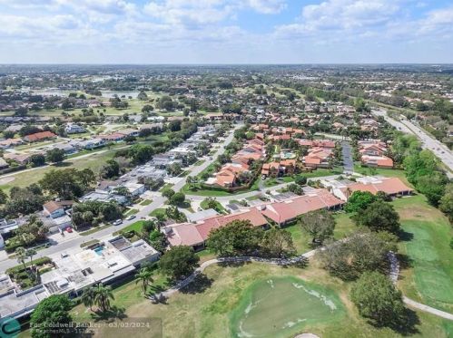 5293 Stonybrook Ln, Boynton Beach FL  33437-1616 exterior