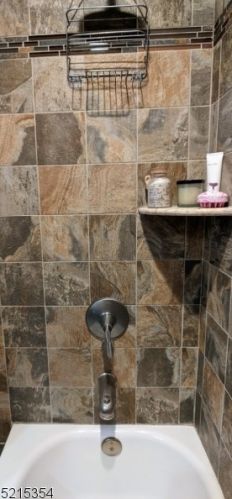 31 Arrowhead Dr, Wantage NJ  07461-1210 exterior