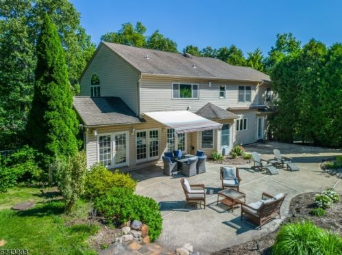 19 Marisa Ct, West Milford NJ  07480-3000 exterior