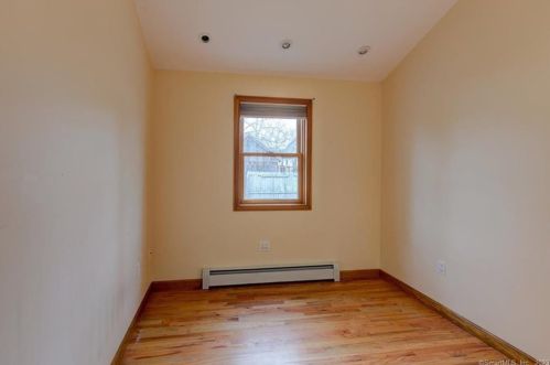 21 Moore Ave, Lyme CT  06371-1216 exterior