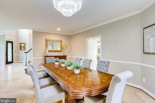 10108 Nedra Dr, Great Falls VA  22066-2835 exterior