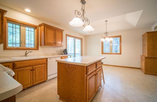 1427 American Eagle Dr, Slinger, WI 53086-9035