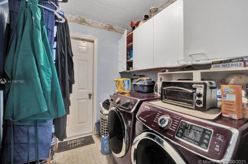 955 203 Ave, Hollywood FL  33029-3440 exterior