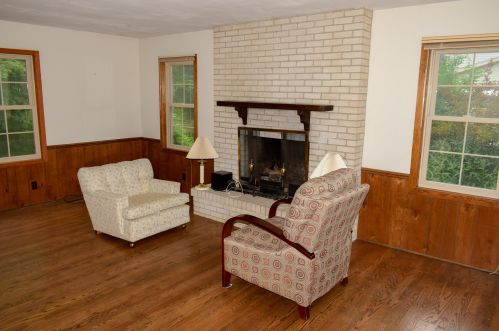 10040 Huntington Dr, Thiensville, WI 53097-3829