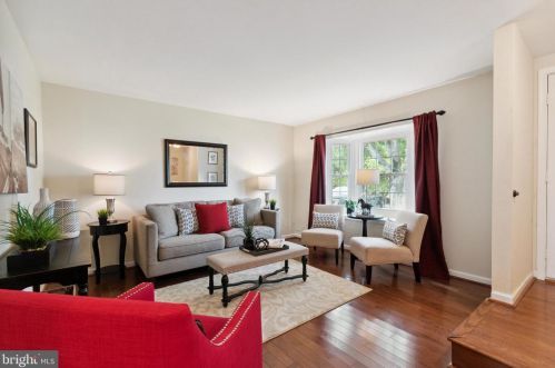 304 Meadow Ct, Glen Mills, PA 19342-8128