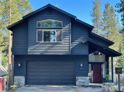 1676 Oglala St, South Lake Tahoe, CA 96150-4729