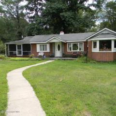 1103 Upper Seese Hill Rd, Canadensis, PA 18325-7893