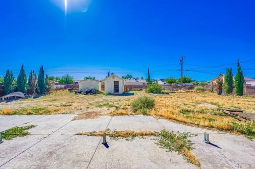 14561 Coalinga Rd, Victorville CA  92392-9617 exterior