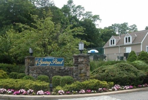 45 Spring Pond Dr, Crotonville, NY 10562-2035