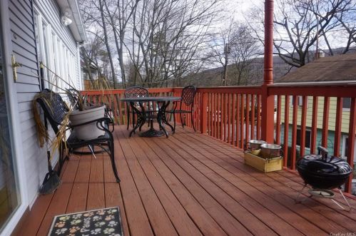 4 Lodge Dr, Greenwood Lake NY  10925-4148 exterior
