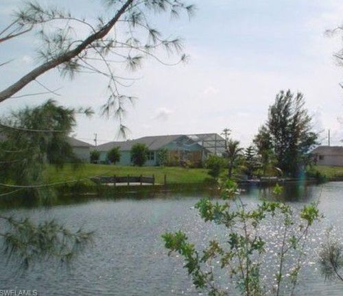130 16th Ter, Cape Coral, FL 33909-5521