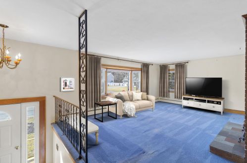 1 Cole St, Salem NH  03079-3931 exterior