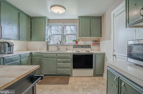 385 Zynn Rd, Downingtown PA  19335-1146 exterior