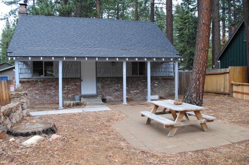 825 Julie Ln, South Lake Tahoe, CA 96150-3808