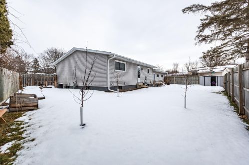1526 Cliffview Dr, Holmen, WI 54636-9665