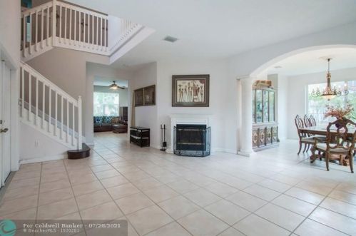 16441 39th St, Hollywood, FL 33027-4613