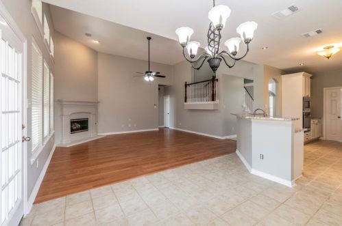 1405 Glen Hollow Ln, Lewisville TX  75028-3870 exterior