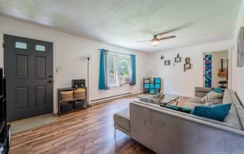 64 Laurelwood Rd, Groton CT  06340-4206 exterior