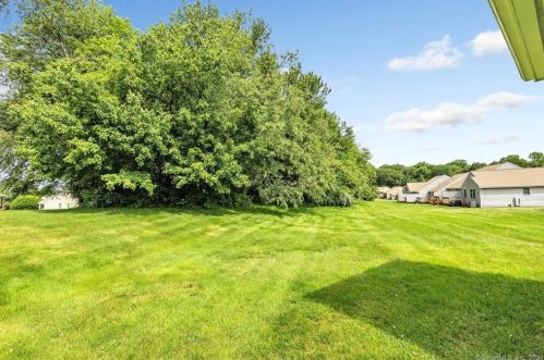 32 Highland Dr, Upper Stepney CT  06468-1441 exterior