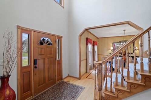 12314 Woodfield Ct, Thiensville, WI 53092-2454