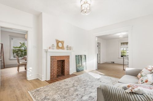 318 New Castle St, Zelienople PA  16063-1336 exterior