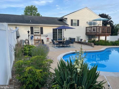 1210 Parkside Dr, Beartown, PA 17555-9791