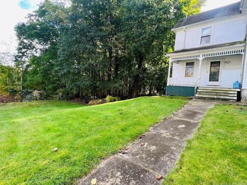 4 Charles St, Putnam, CT 06260-2004