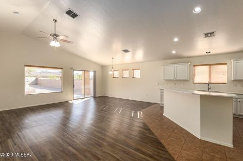 6992 Misty Grove Ct, Tucson, AZ 85757-6917
