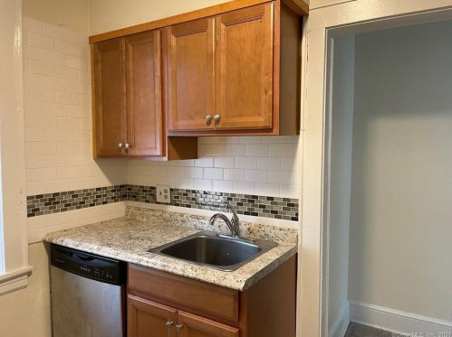82 Forest St, Stamford, CT 06901-1829