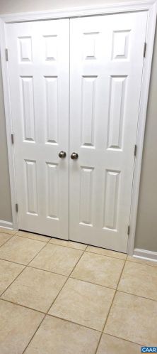 14 Riverwood Ct, Bybee VA  22963-3354 exterior